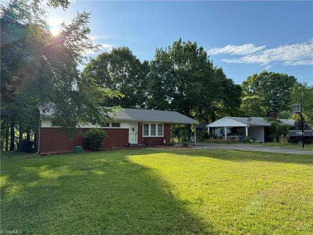 3338 Oliver Hills Road, Greensboro, NC 27406