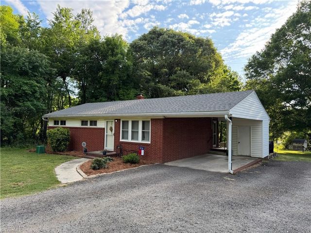 3338 Oliver Hills Road, Greensboro, NC 27406