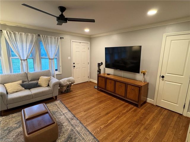 3338 Oliver Hills Road, Greensboro, NC 27406