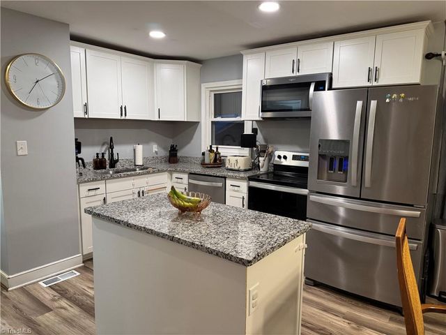 3338 Oliver Hills Road, Greensboro, NC 27406