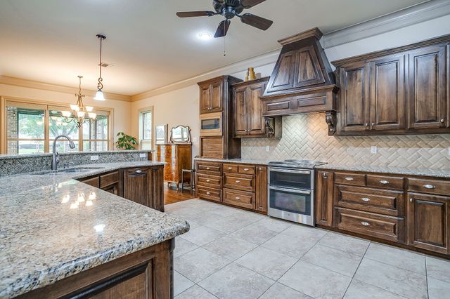 7101 Westover Drive, Granbury, TX 76049