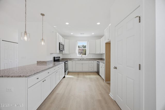 711 W Hayes Street, Burgaw, NC 28425