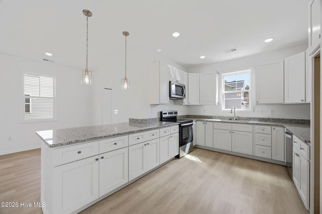 711 W Hayes Street, Burgaw, NC 28425