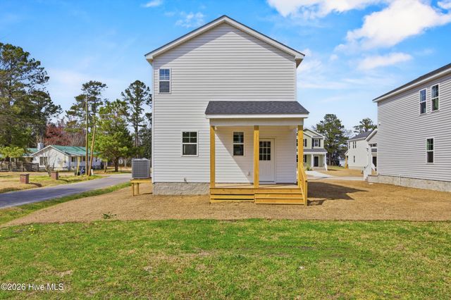 711 W Hayes Street, Burgaw, NC 28425