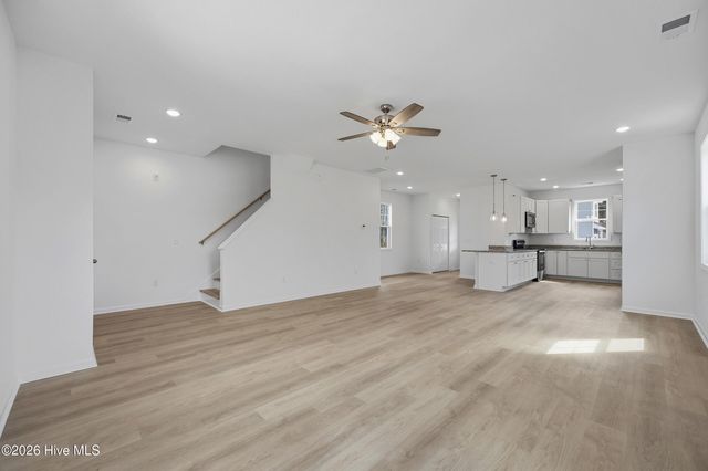 711 W Hayes Street, Burgaw, NC 28425