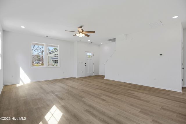 711 W Hayes Street, Burgaw, NC 28425