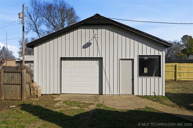 421 2nd Street, Ramona, OK 74061