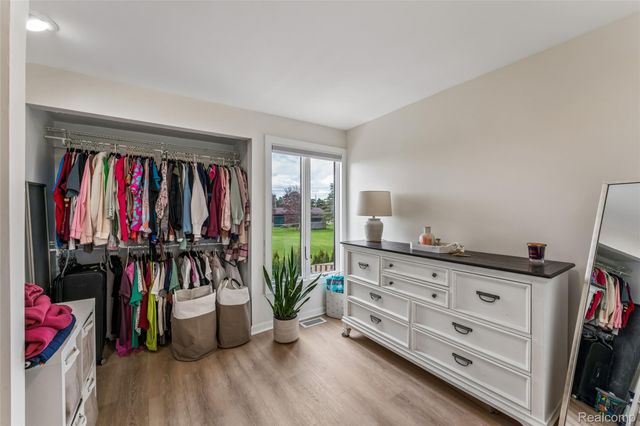 2201 Village West Drive S, Lapeer, MI 48446