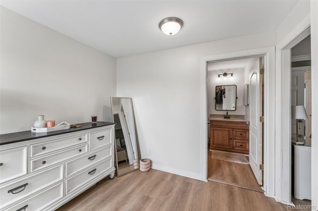 2201 Village West Drive S, Lapeer, MI 48446