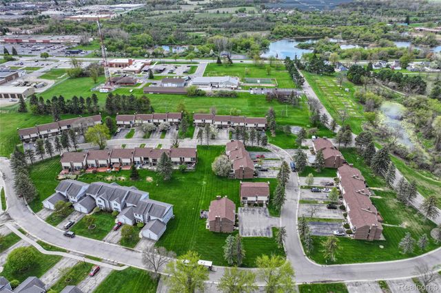 2201 Village West Drive S, Lapeer, MI 48446
