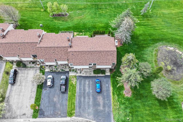 2201 Village West Drive S, Lapeer, MI 48446