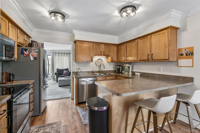 2201 Village West Drive S, Lapeer, MI 48446