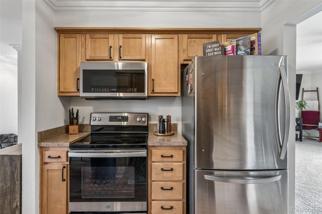 2201 Village West Drive S, Lapeer, MI 48446