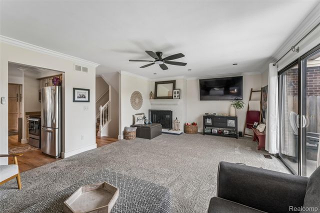 2201 Village West Drive S, Lapeer, MI 48446