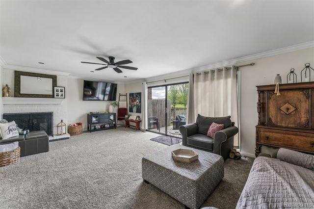 2201 Village West Drive S, Lapeer, MI 48446