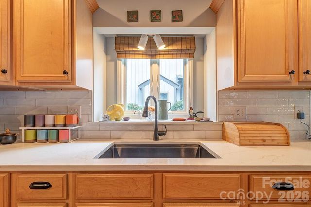 429 Kyfields Drive, Weaverville, NC 28787