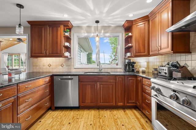 8730 EBERHARD RD, Coopersburg, PA 18036