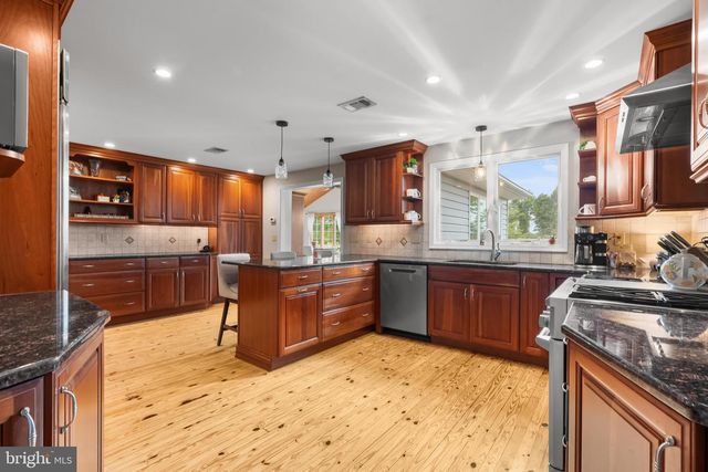 8730 EBERHARD RD, Coopersburg, PA 18036