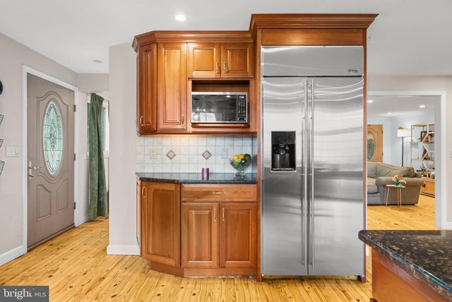 8730 EBERHARD RD, Coopersburg, PA 18036