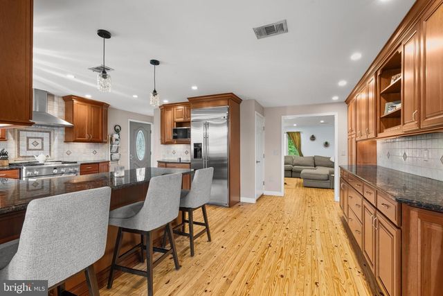 8730 EBERHARD RD, Coopersburg, PA 18036
