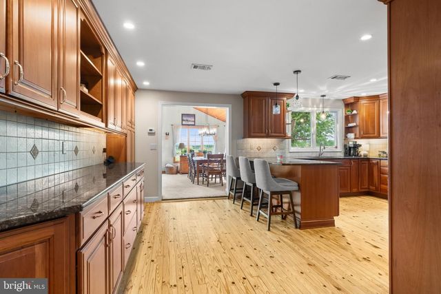 8730 EBERHARD RD, Coopersburg, PA 18036