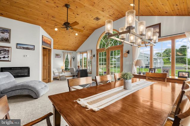 8730 EBERHARD RD, Coopersburg, PA 18036