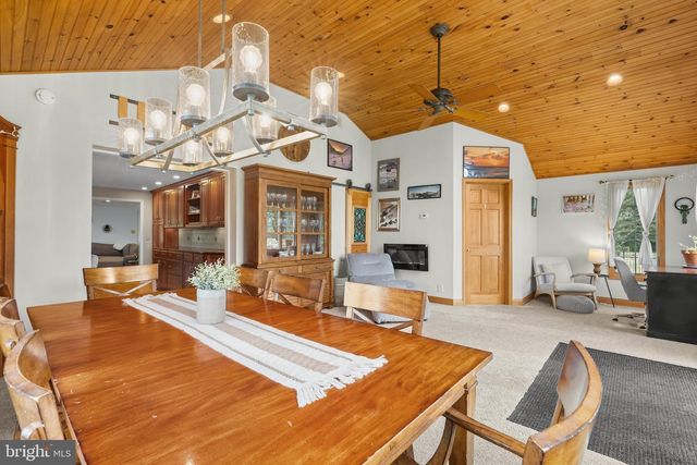 8730 EBERHARD RD, Coopersburg, PA 18036
