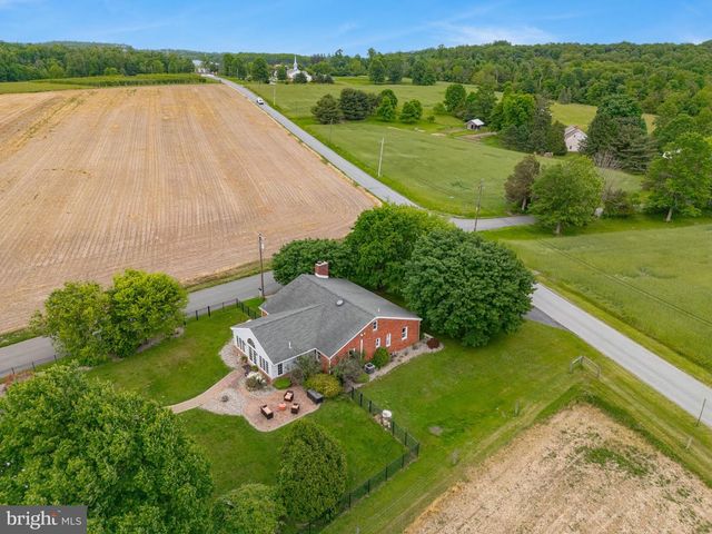8730 EBERHARD RD, Coopersburg, PA 18036