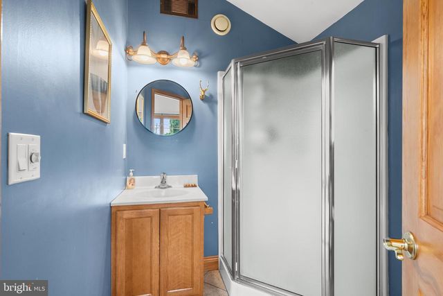 8730 EBERHARD RD, Coopersburg, PA 18036