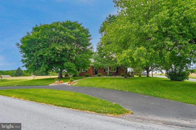 8730 EBERHARD RD, Coopersburg, PA 18036