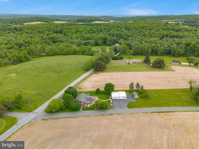 8730 EBERHARD RD, Coopersburg, PA 18036