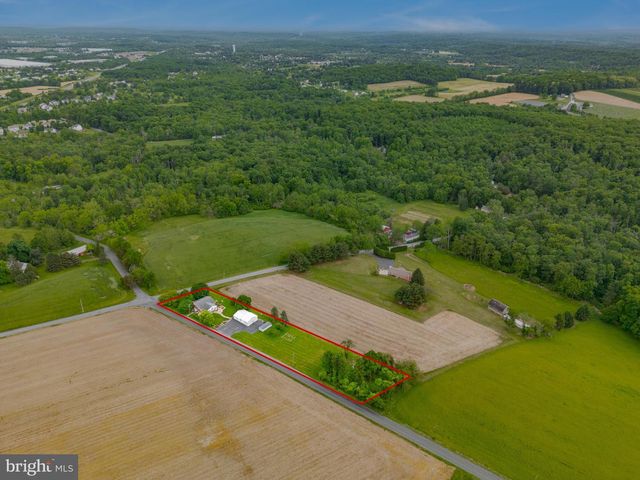 8730 EBERHARD RD, Coopersburg, PA 18036