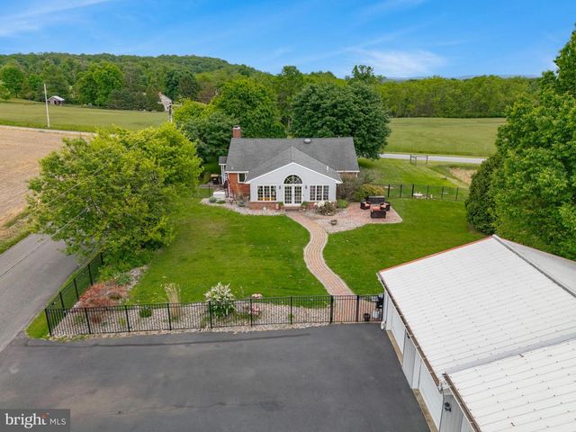 8730 EBERHARD RD, Coopersburg, PA 18036