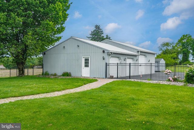 8730 EBERHARD RD, Coopersburg, PA 18036