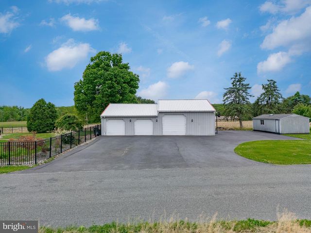 8730 EBERHARD RD, Coopersburg, PA 18036