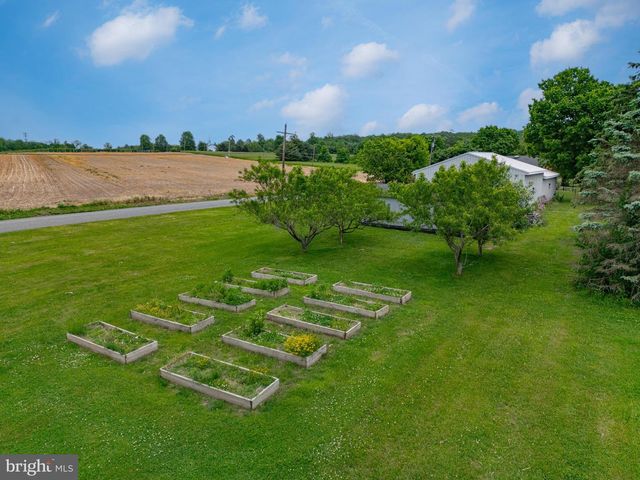 8730 EBERHARD RD, Coopersburg, PA 18036