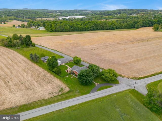 8730 EBERHARD RD, Coopersburg, PA 18036
