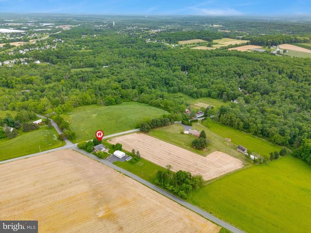 8730 EBERHARD RD, Coopersburg, PA 18036
