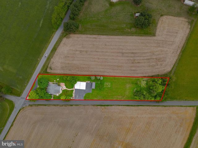 8730 EBERHARD RD, Coopersburg, PA 18036
