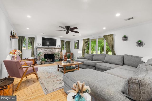 8730 EBERHARD RD, Coopersburg, PA 18036