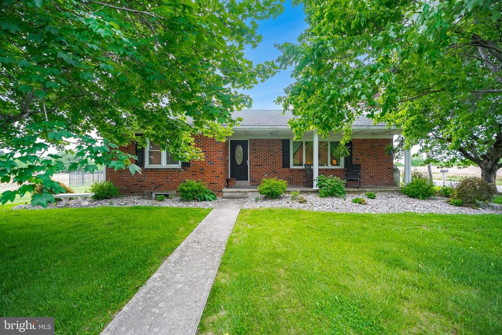 8730 EBERHARD RD, Coopersburg, PA 18036