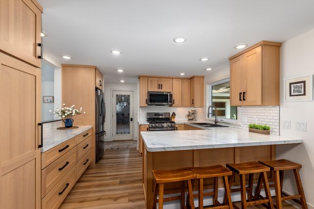 819 E Plainfield Court, Zeeland, MI 49464