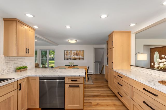 819 E Plainfield Court, Zeeland, MI 49464