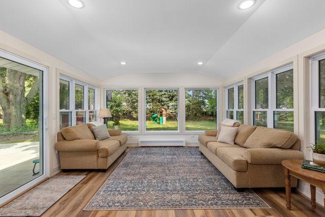 819 E Plainfield Court, Zeeland, MI 49464