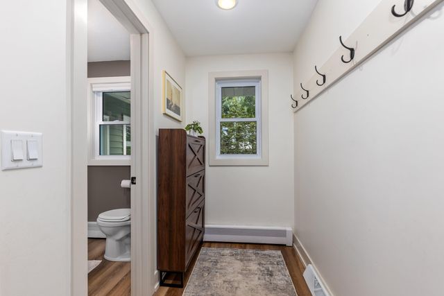 819 E Plainfield Court, Zeeland, MI 49464