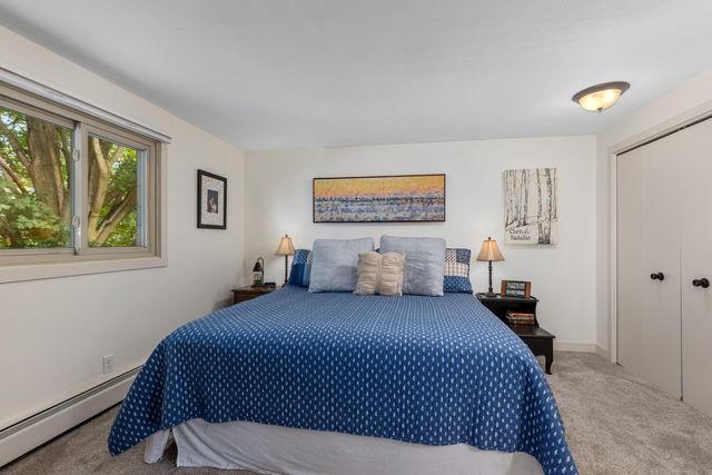 819 E Plainfield Court, Zeeland, MI 49464
