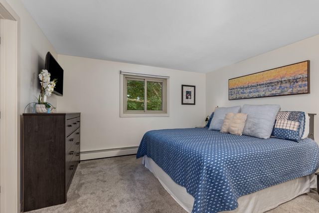 819 E Plainfield Court, Zeeland, MI 49464