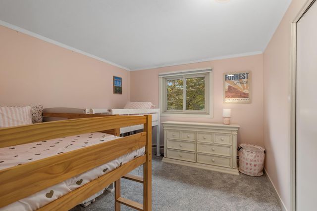 819 E Plainfield Court, Zeeland, MI 49464