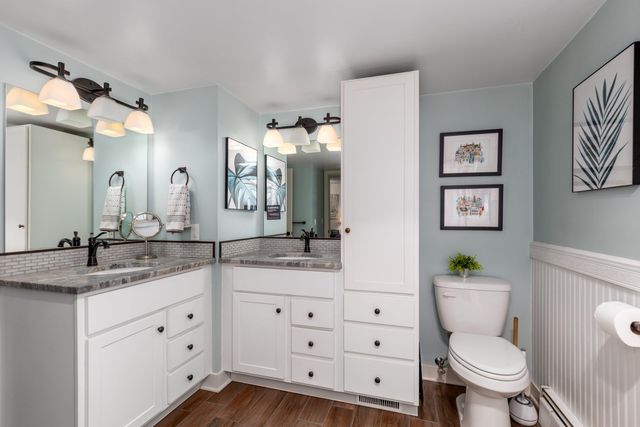 819 E Plainfield Court, Zeeland, MI 49464