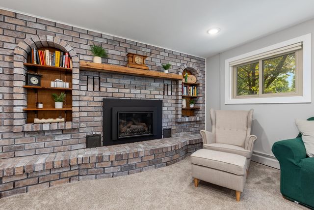 819 E Plainfield Court, Zeeland, MI 49464